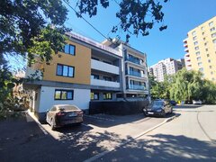 Tineretului, 3 camere decomandat, bloc nou, curte proprie 30 mp, boxa 25 mp